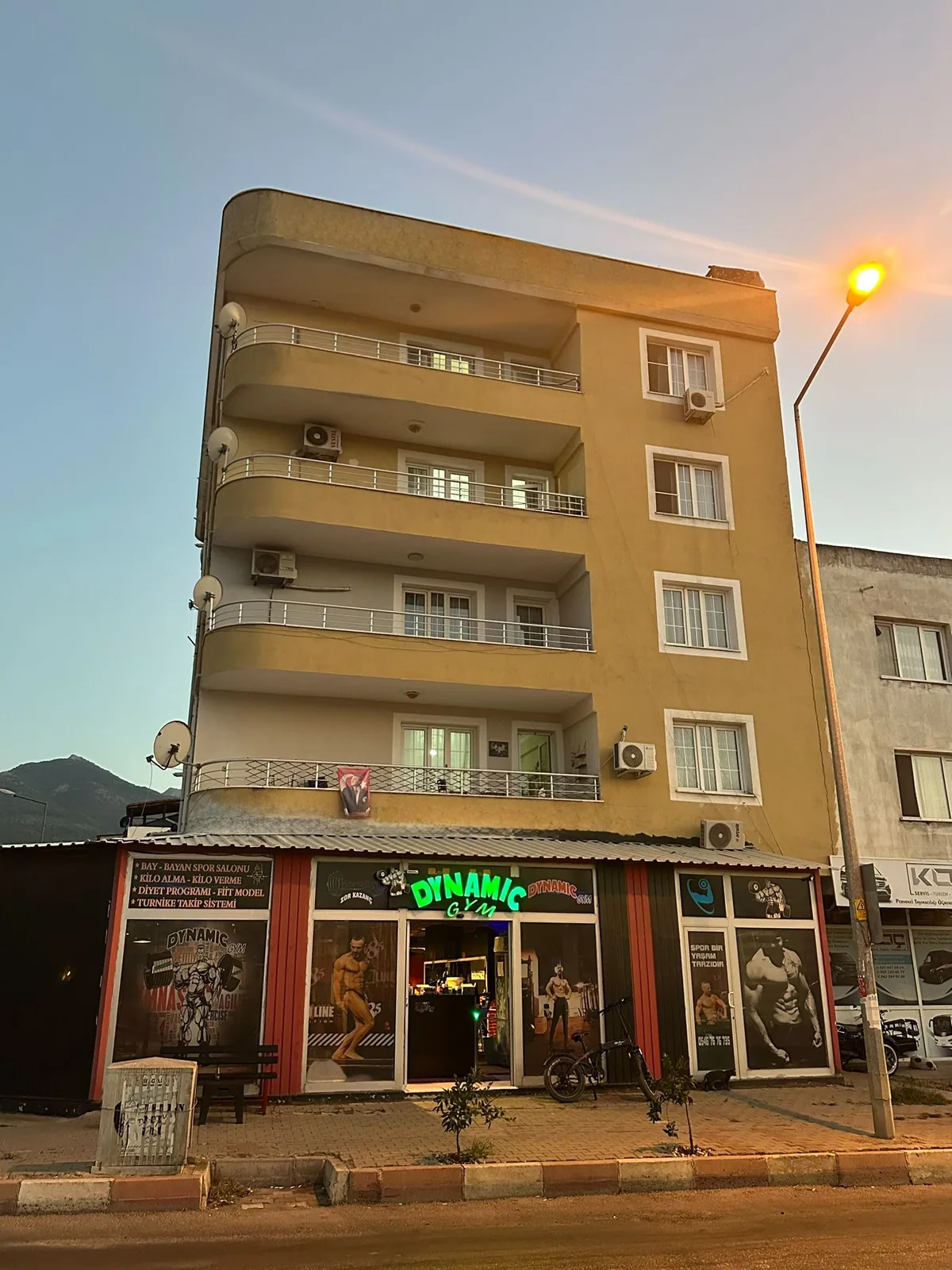 Armutlu Cadde Üstü 8 Daire