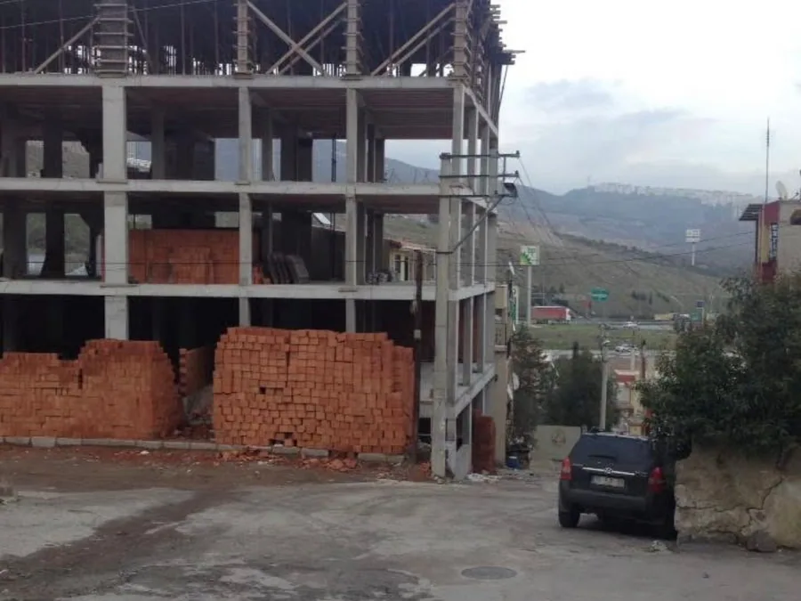 Bayraklı 12 Daireli Konut